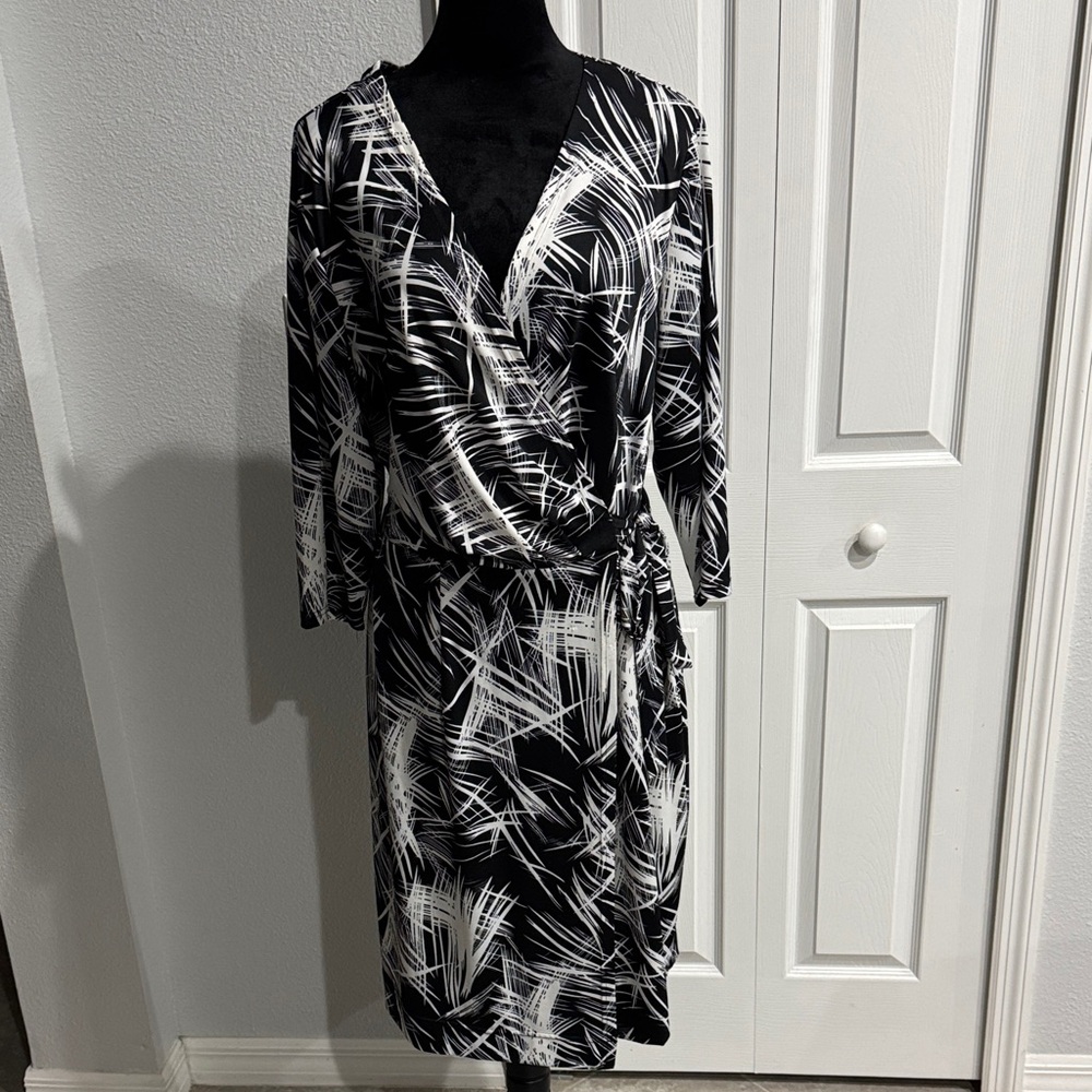 Black and White Abstract Print Dress